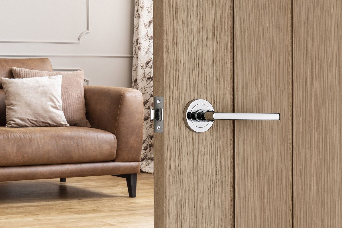 Angular handles - Scylla lever on rose door handle chrome