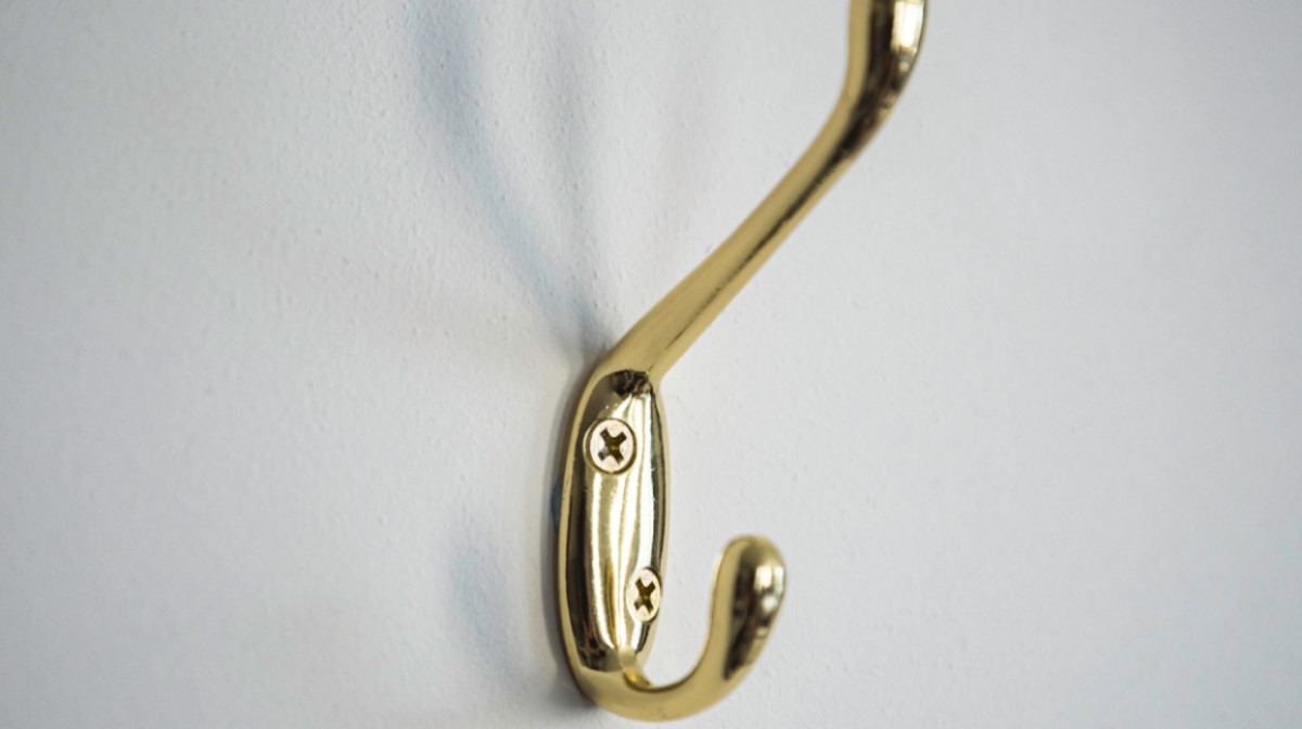 use gold hook to hang plants