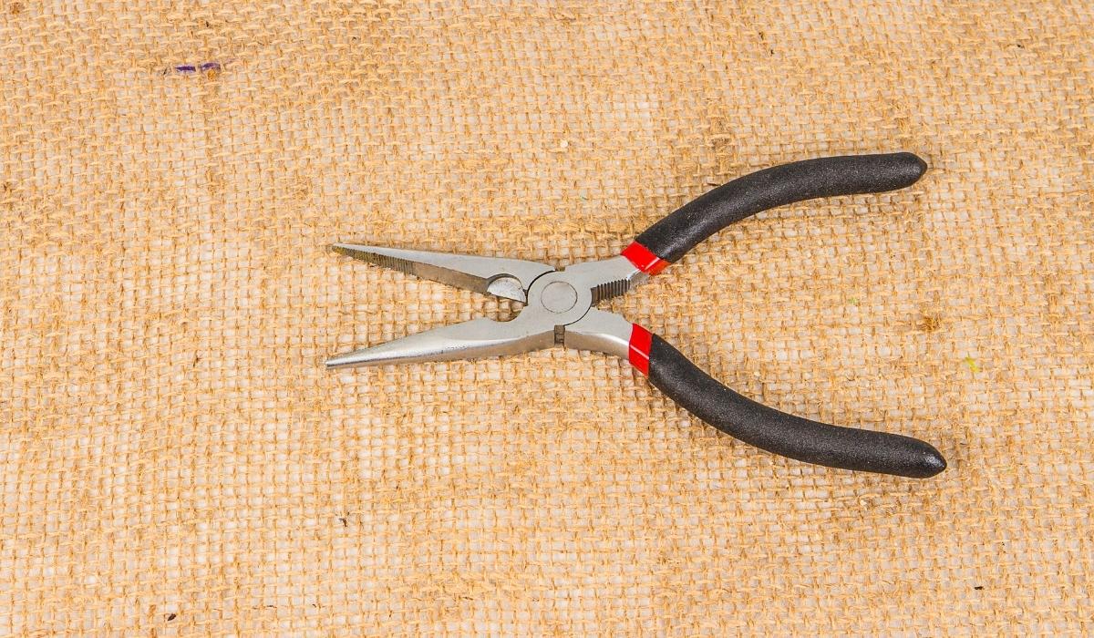 a needle nosed plier