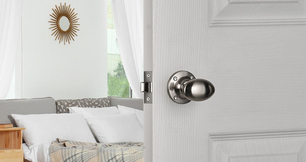 Oval unsprung door knob brushed satin nickel