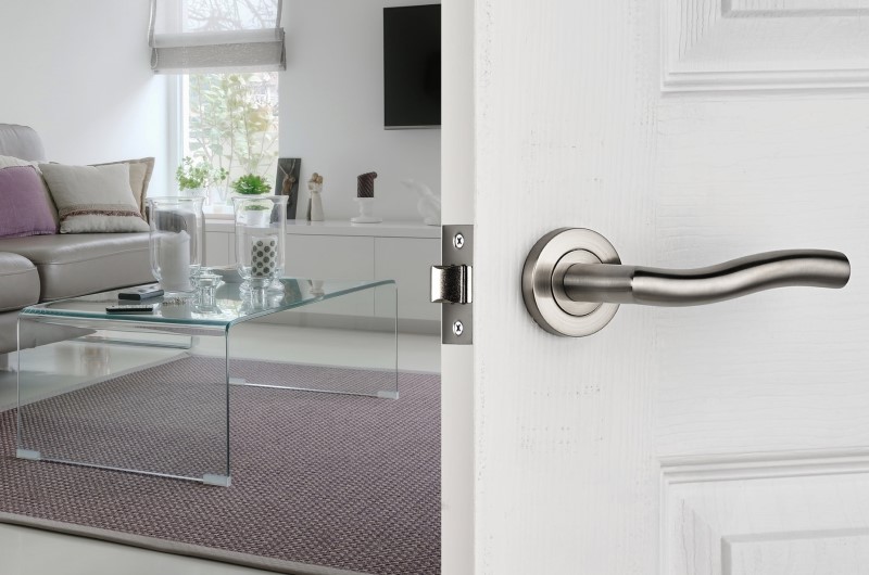 /media/magefan_blog/l/a/latch_door_handle_satin_stainless_steel-8817ss.jpg