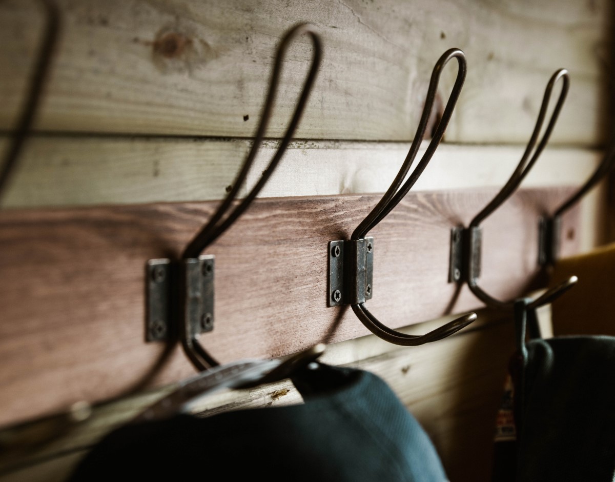 Hook rails